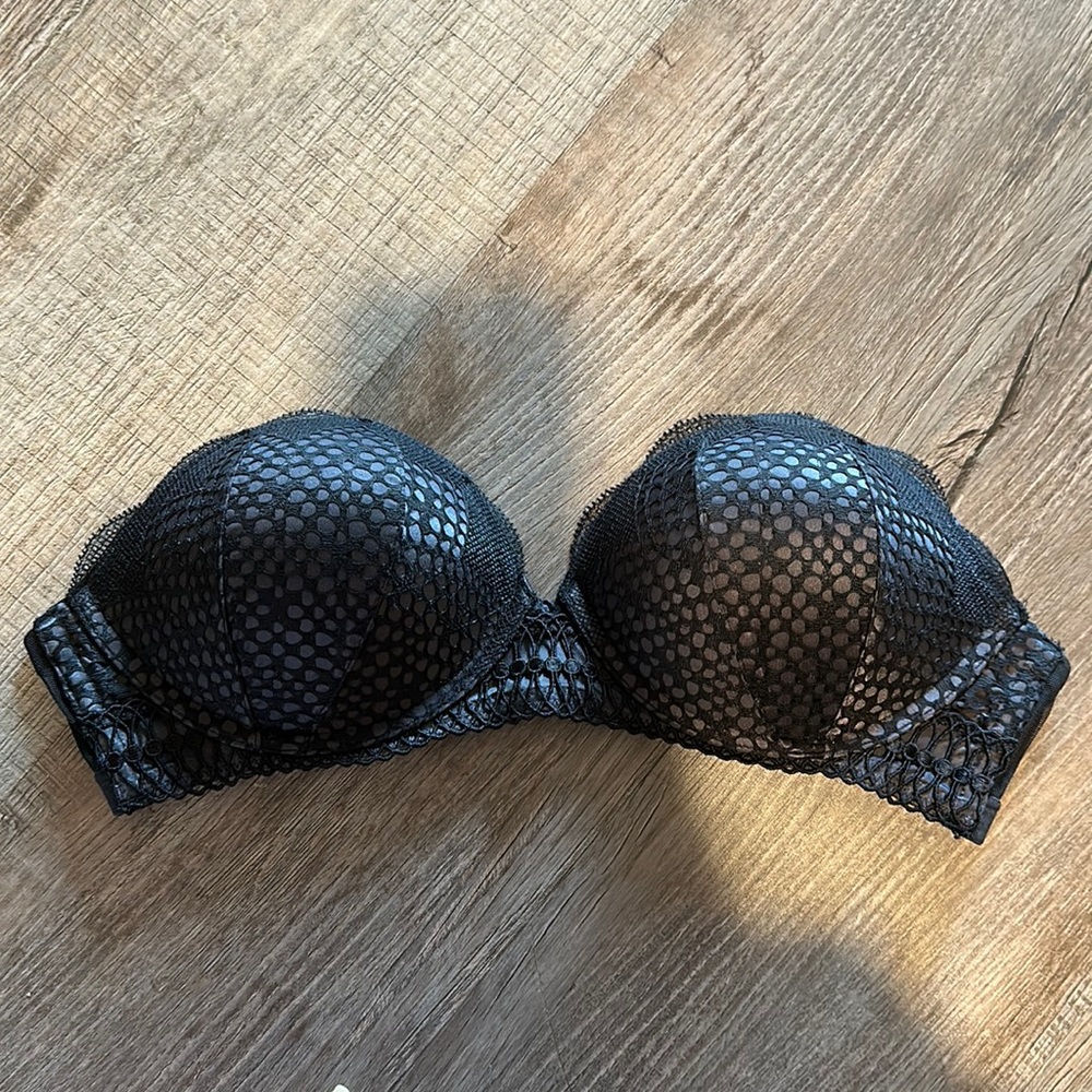Victoria’s Secret strapless push up bra 32D